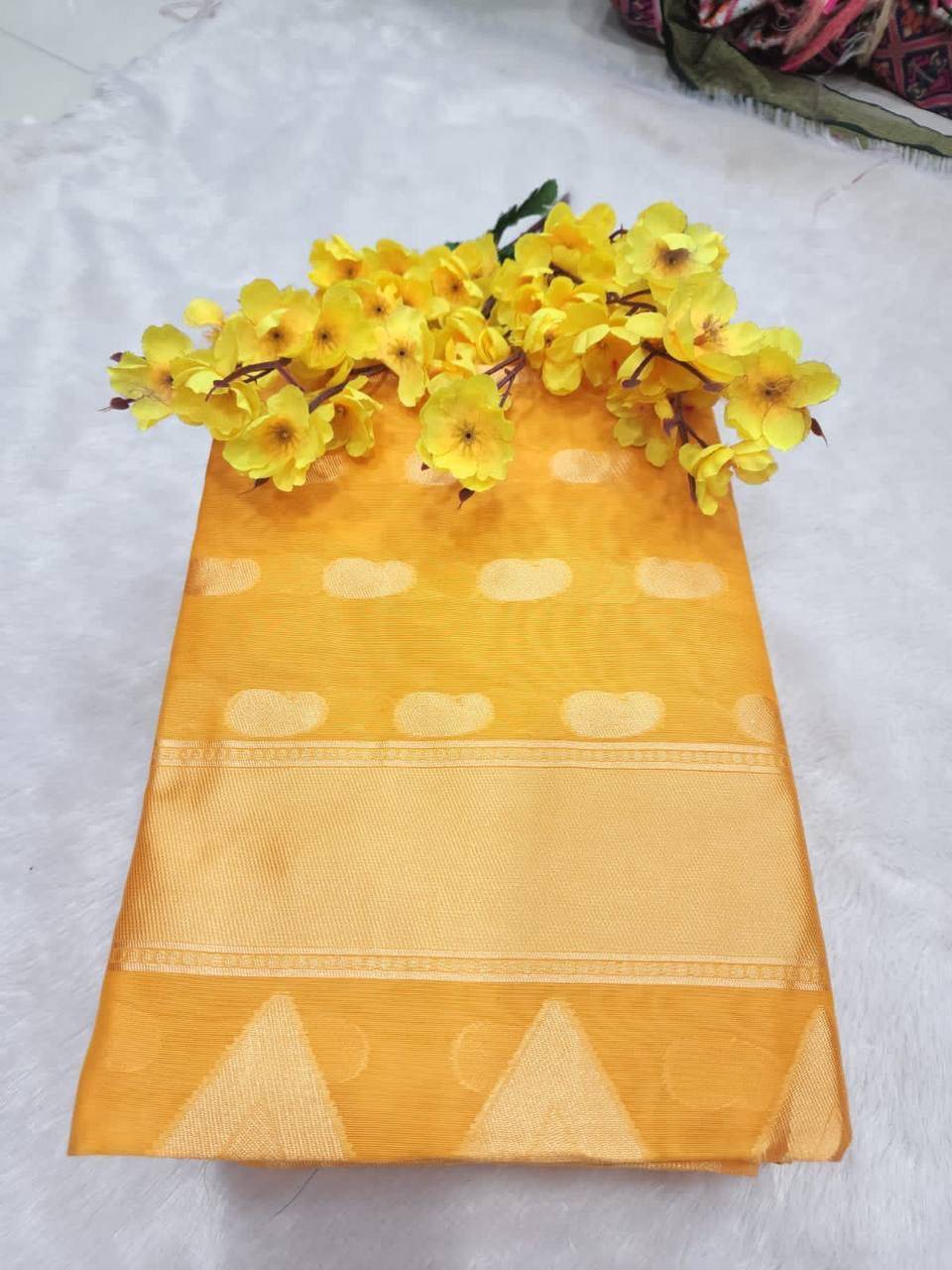 Lc-424 By Fashid Wholesale Indian Traditional Wear Collection Beautiful Stylish Fancy Colorful Party Wear & Occasional Wear Pure Banarasi Sarees At Wholesale Price