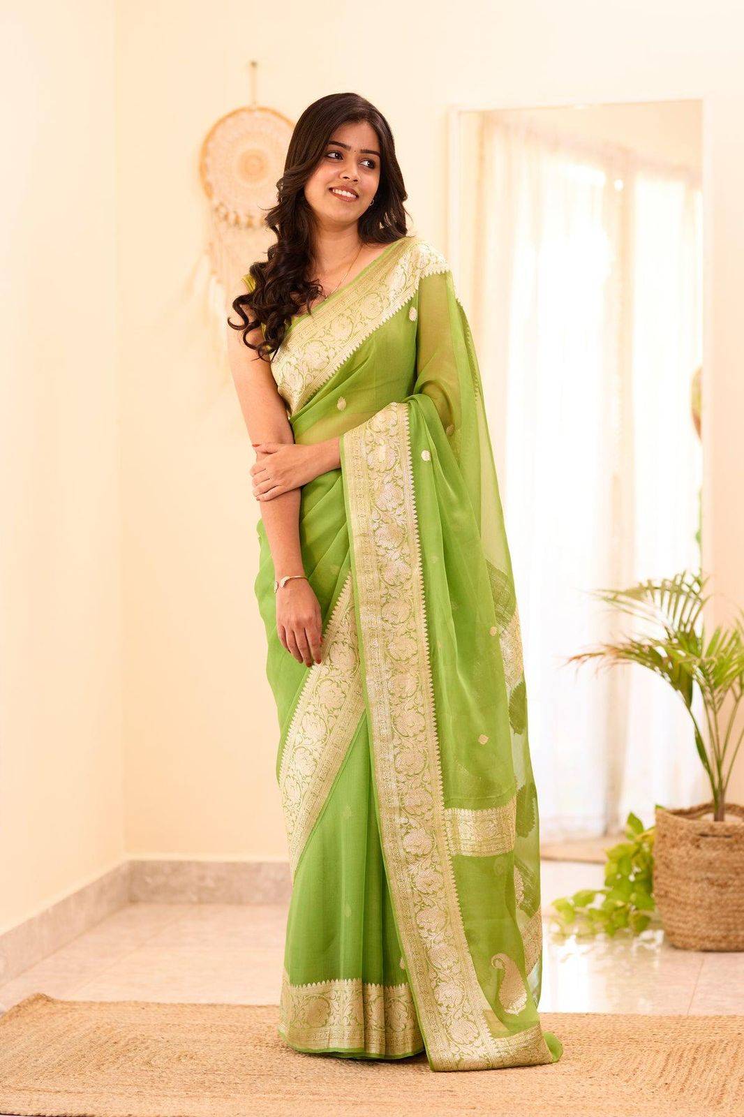 Lc-901 By Fashid Wholesale 01 To 05 Series Indian Traditional Wear Collection Beautiful Stylish Fancy Colorful Party Wear & Occasional Wear Soft Linen Sarees At Wholesale Price