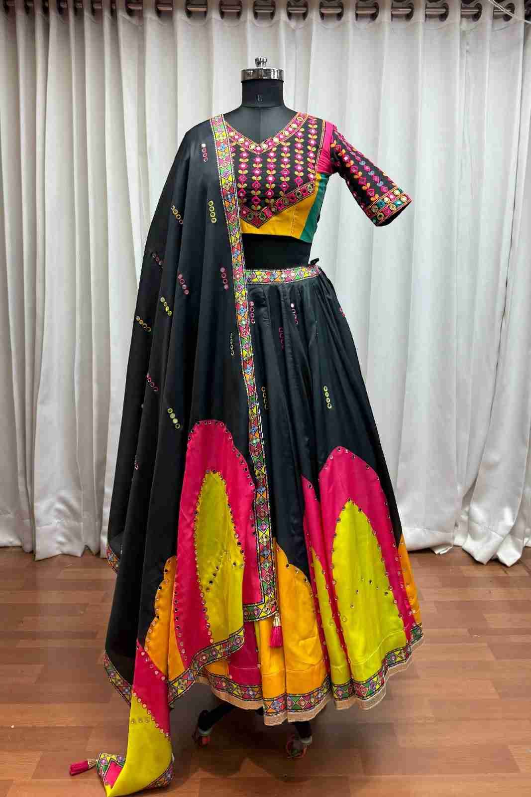 Raas Vol-25 By Shubhkala 11061 To 11065 Series Navratri Wear Collection Beautiful Stylish Colorful Fancy Party Wear & Occasional Wear Viscose Cotton Lehengas At Wholesale Price