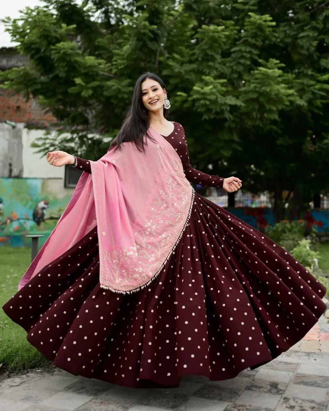 Le-643 By Fashid Wholesale Navratri Wear Collection Beautiful Stylish Colorful Fancy Party Wear & Occasional Wear Polly Rayon Lehengas At Wholesale Price