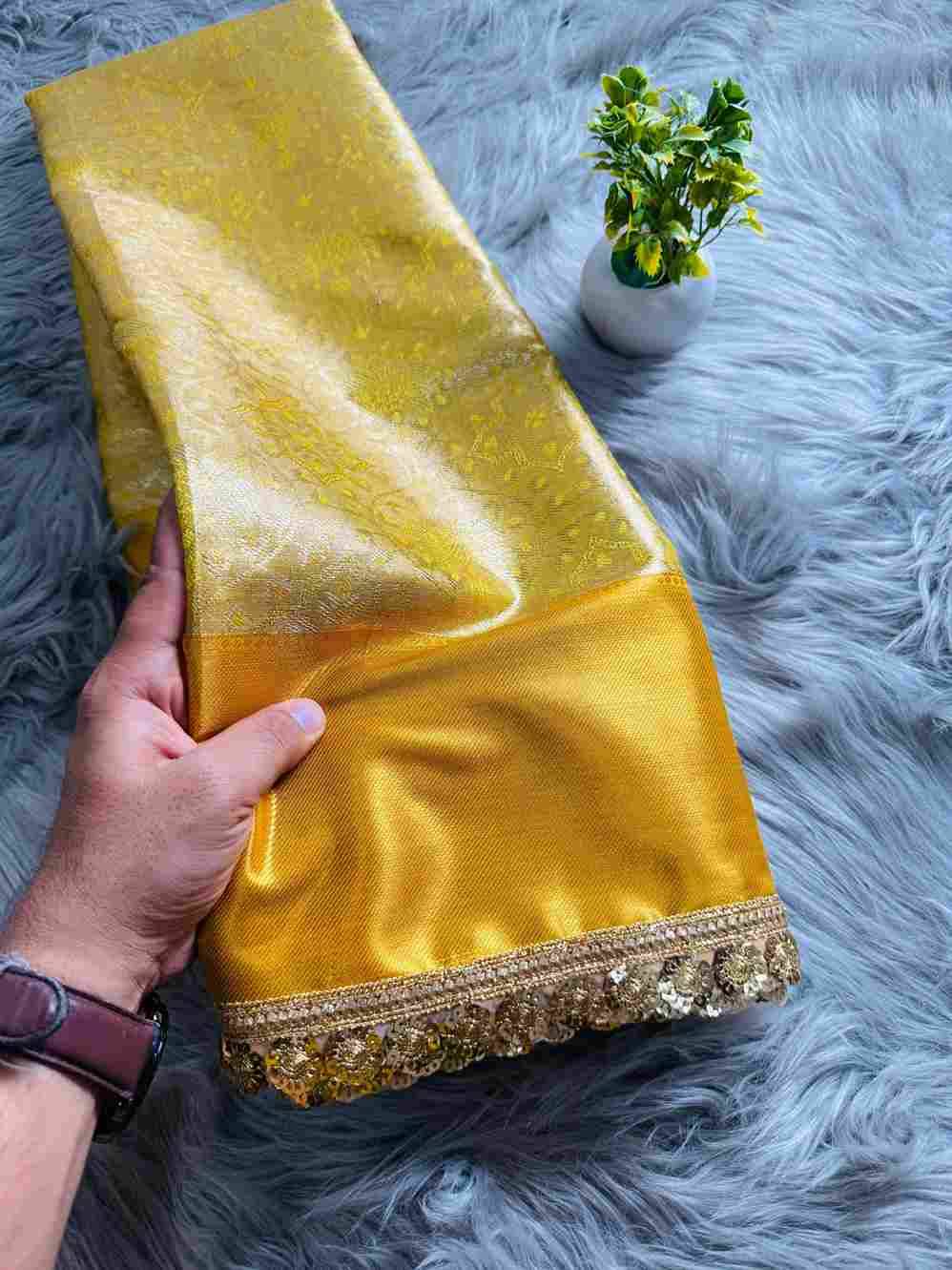 Vv-31 By Fashid Wholesale Indian Traditional Wear Collection Beautiful Stylish Fancy Colorful Party Wear & Occasional Wear Soft Silk Sarees At Wholesale Price