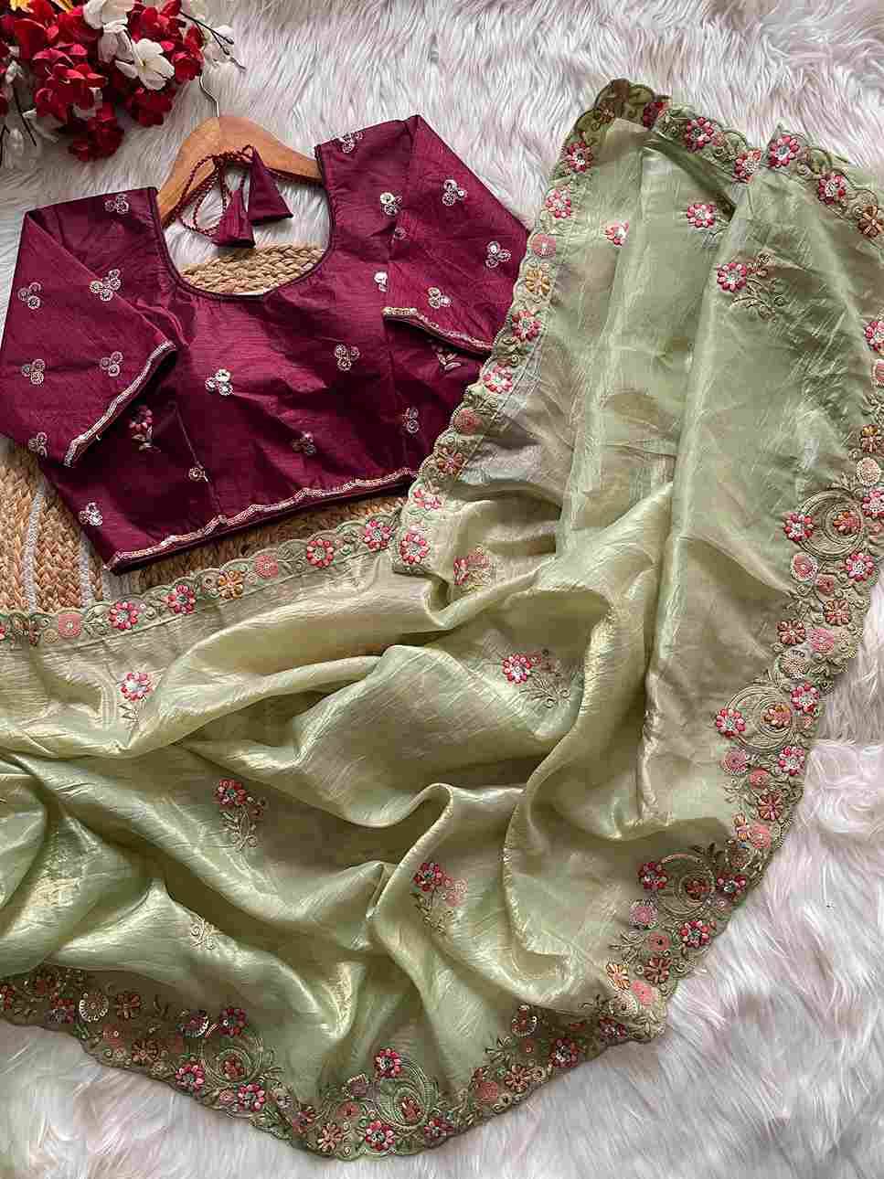 Vs-Laxmi By Fashid Wholesale 01 To 05 Series Indian Traditional Wear Collection Beautiful Stylish Fancy Colorful Party Wear & Occasional Wear Premium Gold Crush Sarees At Wholesale Price