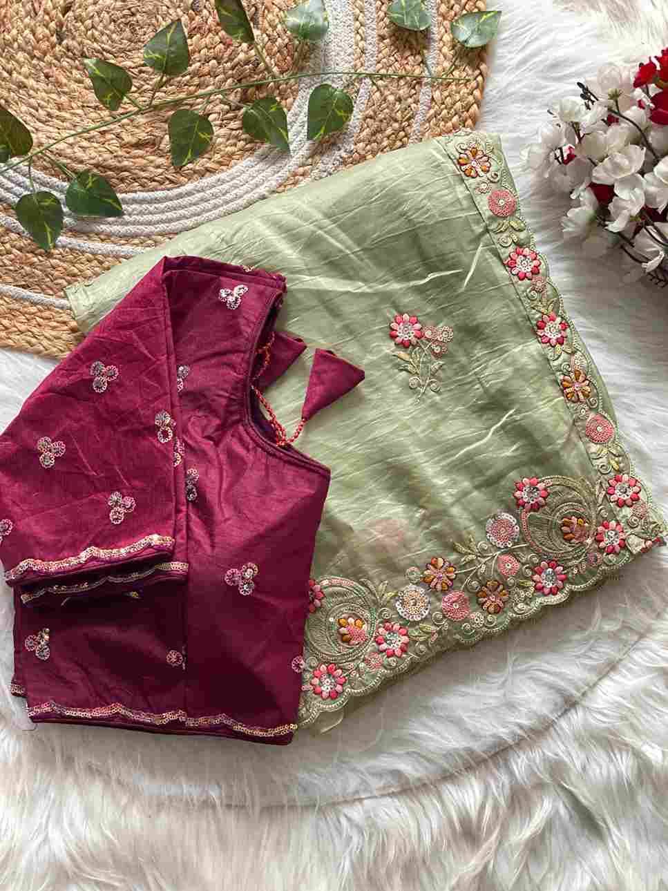 Vs-Laxmi By Fashid Wholesale 01 To 05 Series Indian Traditional Wear Collection Beautiful Stylish Fancy Colorful Party Wear & Occasional Wear Premium Gold Crush Sarees At Wholesale Price