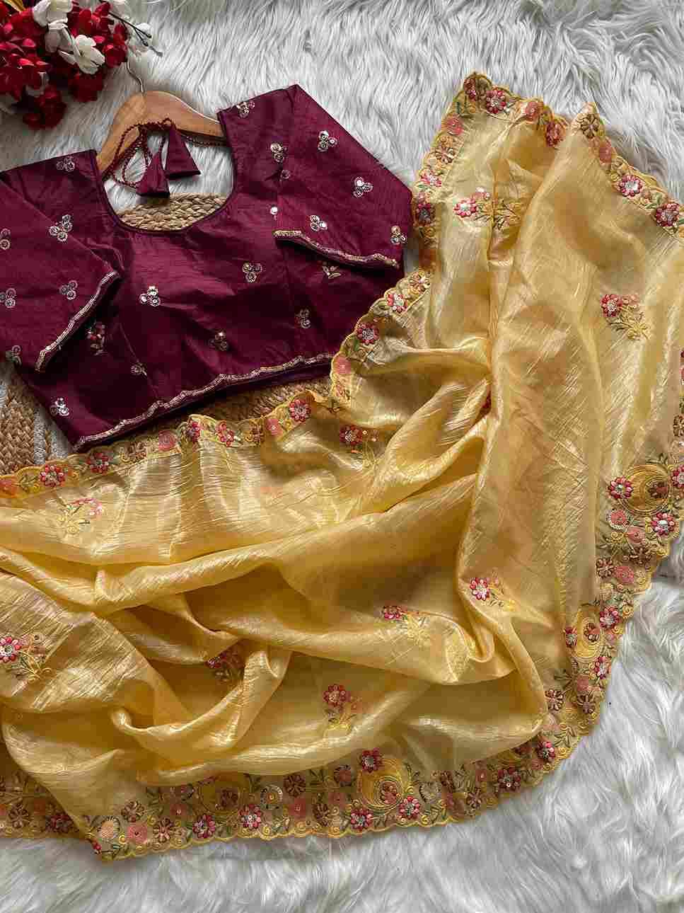Vs-Laxmi By Fashid Wholesale 01 To 05 Series Indian Traditional Wear Collection Beautiful Stylish Fancy Colorful Party Wear & Occasional Wear Premium Gold Crush Sarees At Wholesale Price