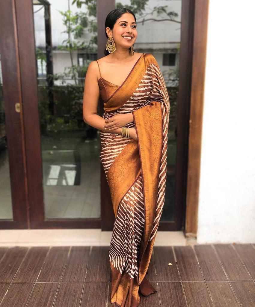 Kb-4072 By Fashid Wholesale Indian Traditional Wear Collection Beautiful Stylish Fancy Colorful Party Wear & Occasional Wear Soft Lichi Silk Saree Sarees At Wholesale Price