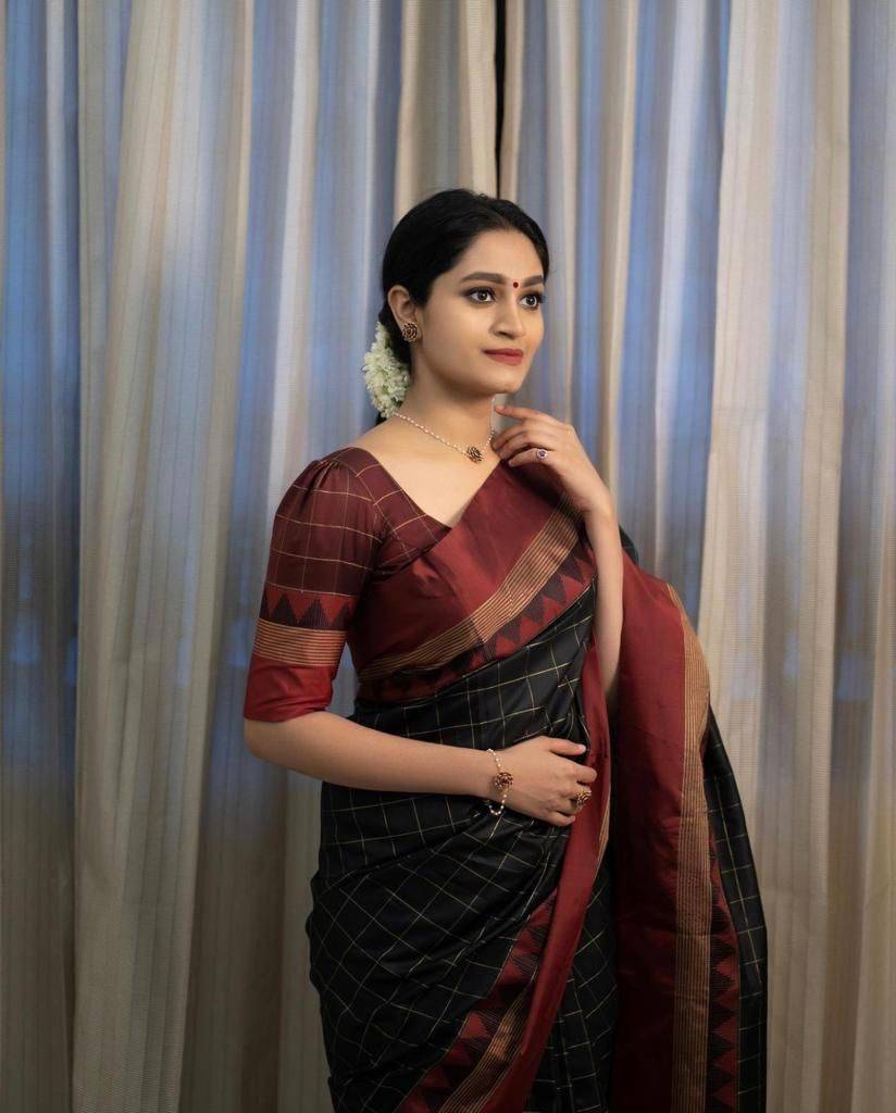 Kb-5077 By Fashid Wholesale Indian Traditional Wear Collection Beautiful Stylish Fancy Colorful Party Wear & Occasional Wear Soft Lichi Silk Saree Sarees At Wholesale Price