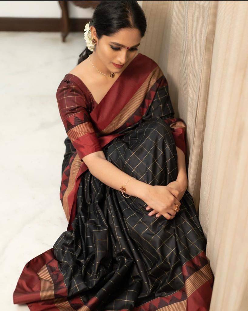 Kb-5077 By Fashid Wholesale Indian Traditional Wear Collection Beautiful Stylish Fancy Colorful Party Wear & Occasional Wear Soft Lichi Silk Saree Sarees At Wholesale Price