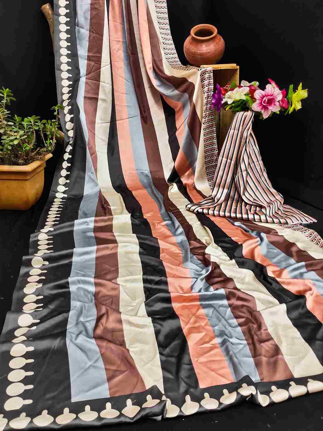 Srr-110 By Fashid Wholesale 01 To 17 Series Indian Traditional Wear Collection Beautiful Stylish Fancy Colorful Party Wear & Occasional Wear Japan Crepe Digital Print Sarees At Wholesale Price