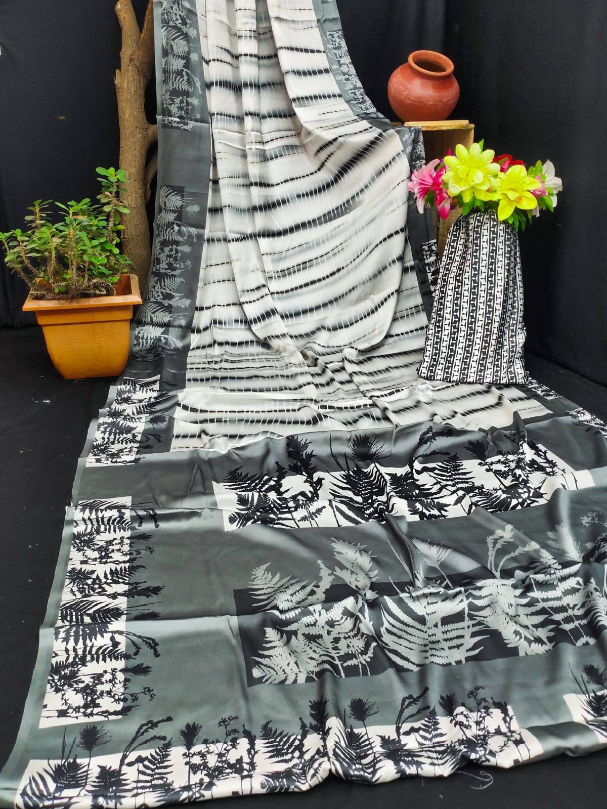 Srr-111 By Fashid Wholesale 01 To 16 Series Indian Traditional Wear Collection Beautiful Stylish Fancy Colorful Party Wear & Occasional Wear Japan Crepe Digital Print Sarees At Wholesale Price