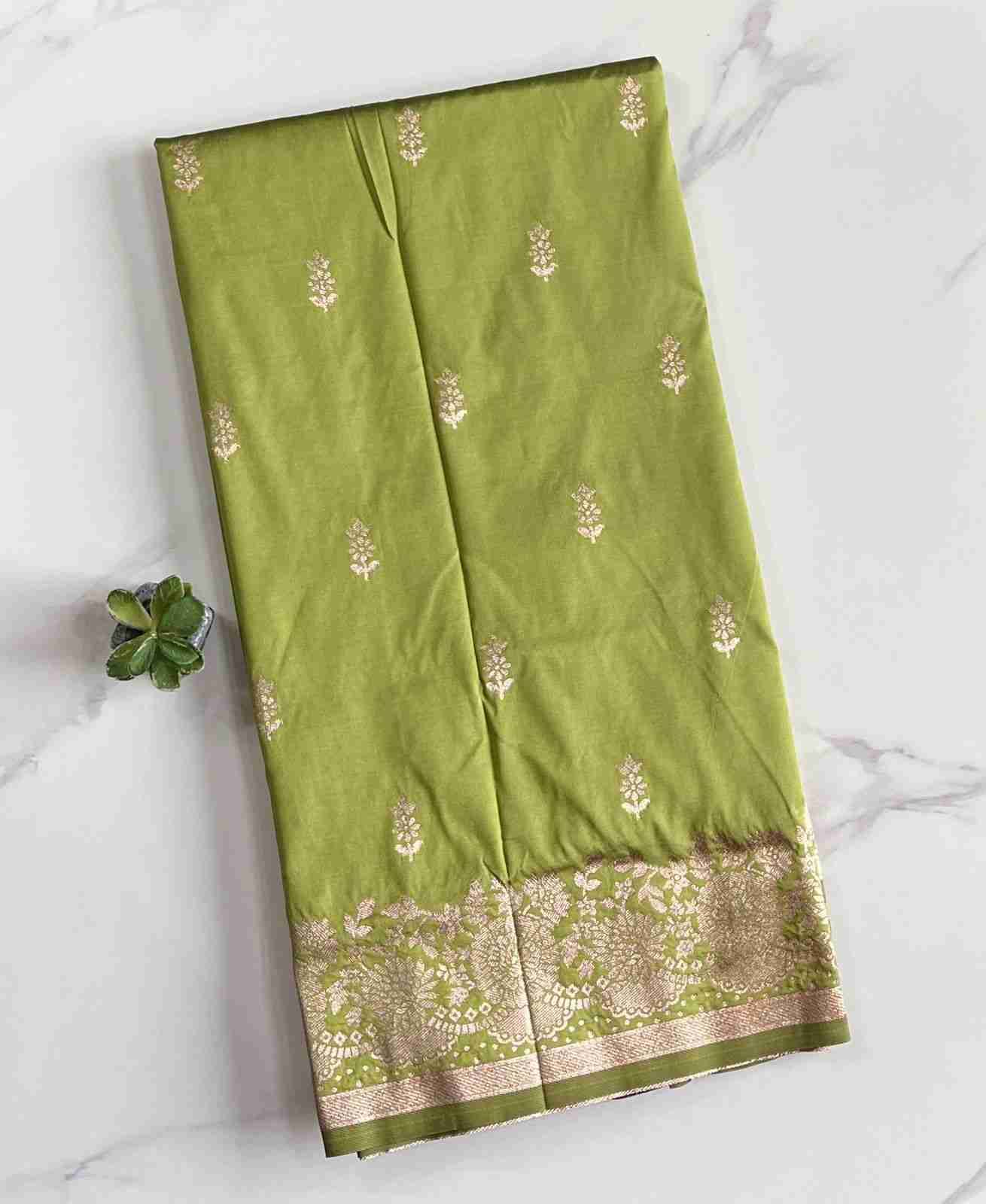 Vt-1013 By Fashid Wholesale 01 To 06 Series Indian Traditional Wear Collection Beautiful Stylish Fancy Colorful Party Wear & Occasional Wear Pure Banarasi Silk Sarees At Wholesale Price