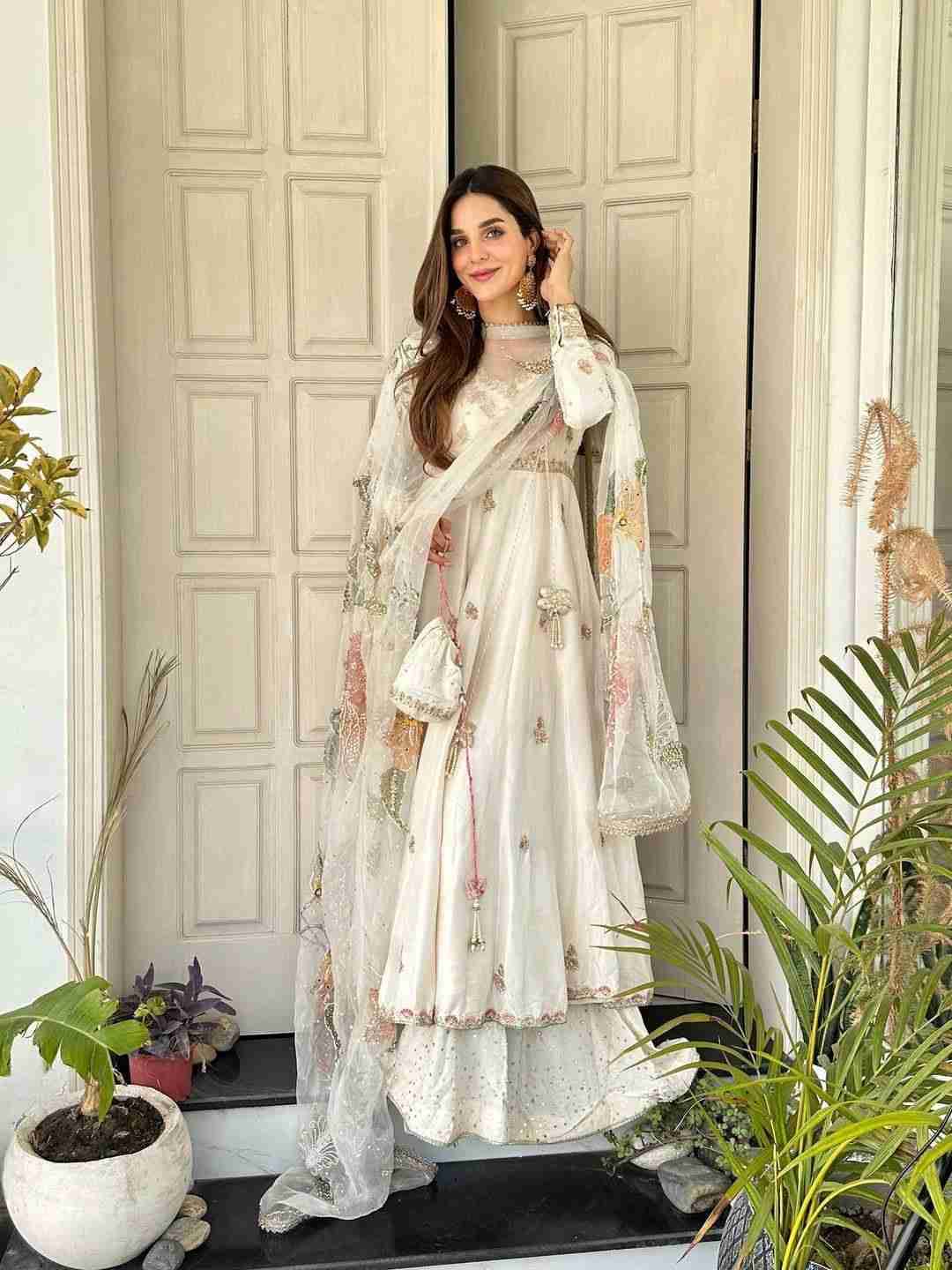 Le-2018 By Fashid Wholesale Suits Beautiful Fancy Colorful Stylish Party Wear & Occasional Wear Chinnon Gown At Wholesale Price