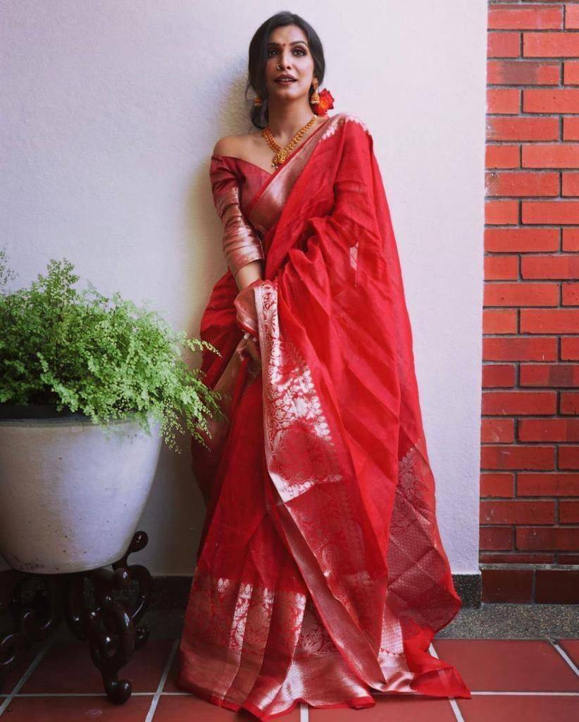 Lc-371 By Fashid Wholesale Indian Traditional Wear Collection Beautiful Stylish Fancy Colorful Party Wear & Occasional Wear Lichi Silk Sarees At Wholesale Price
