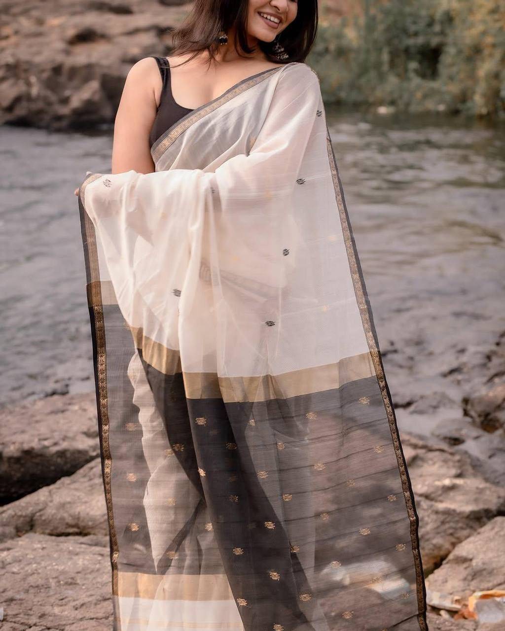 Lc-907 By Fashid Wholesale Indian Traditional Wear Collection Beautiful Stylish Fancy Colorful Party Wear & Occasional Wear Soft Linen Slub Sarees At Wholesale Price