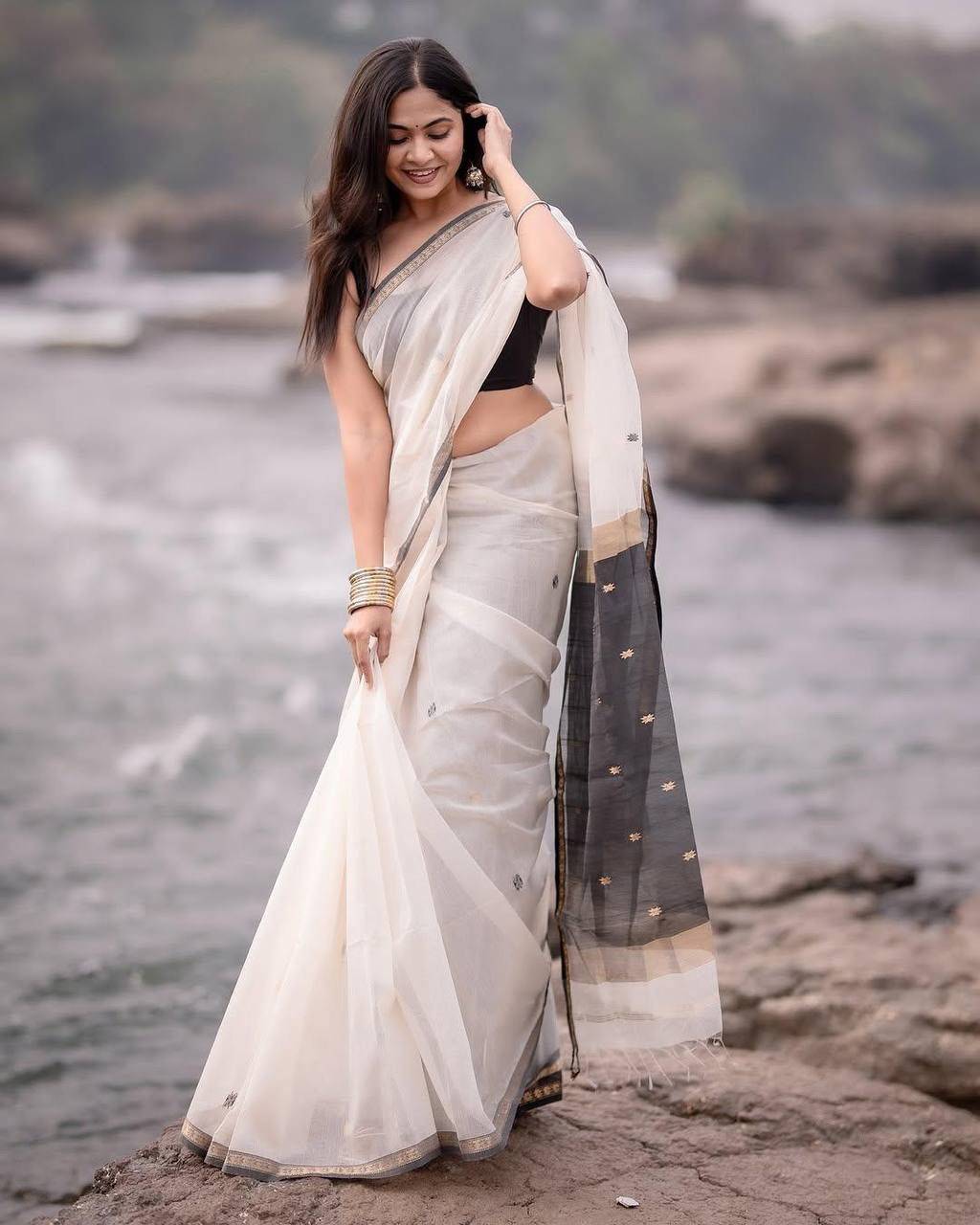 Lc-907 By Fashid Wholesale Indian Traditional Wear Collection Beautiful Stylish Fancy Colorful Party Wear & Occasional Wear Soft Linen Slub Sarees At Wholesale Price