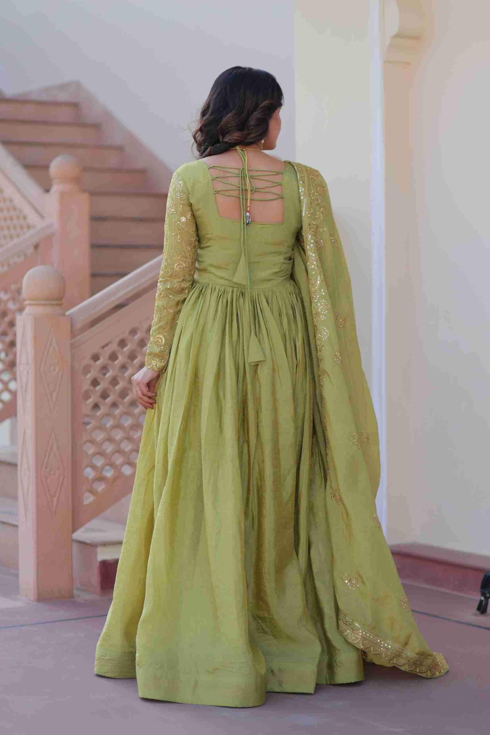 Sf-1108 By Fashid Wholesale 01 To 02 Series Designer Beautiful Collection Occasional Wear & Party Wear Gold Crush Gowns At Wholesale Price