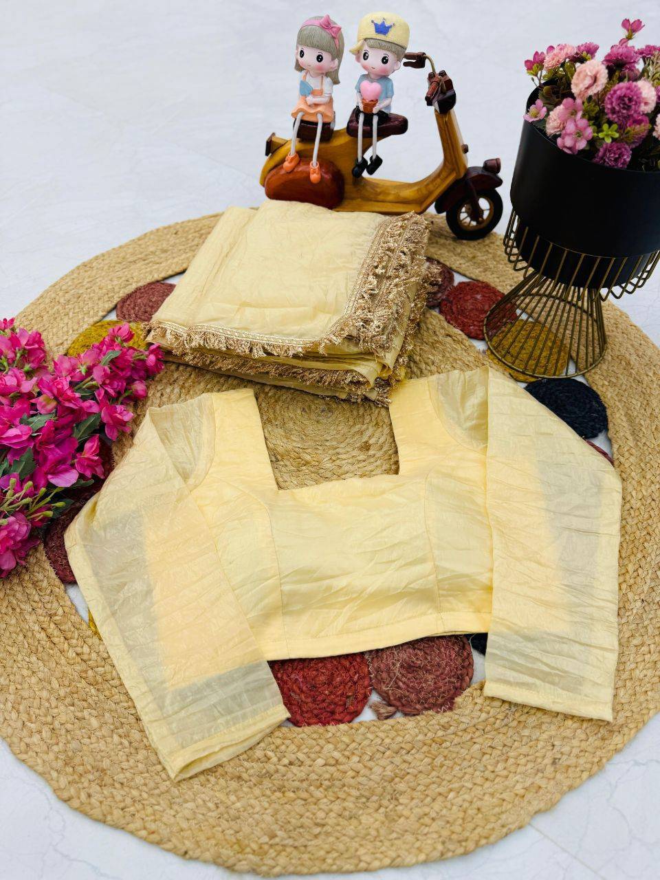 Zd-10094 By Fashid Wholesale Indian Traditional Wear Collection Beautiful Stylish Fancy Colorful Party Wear & Occasional Wear Goldy Crazy Sarees At Wholesale Price