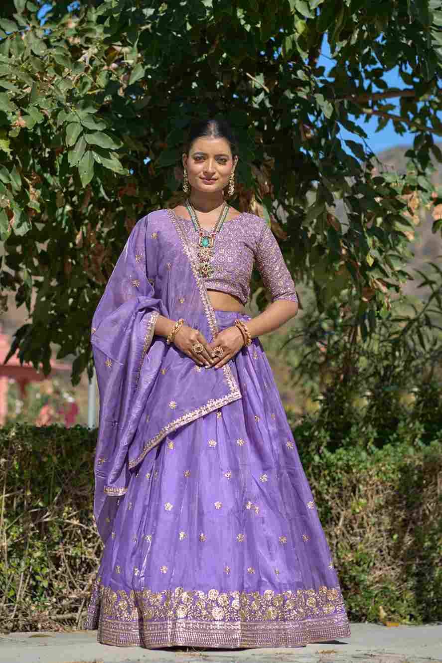 Gr-9006 By Fashid Wholesale Navratri Wear Collection Beautiful Stylish Colorful Fancy Party Wear & Occasional Wear Gold Crush Lehengas At Wholesale Price