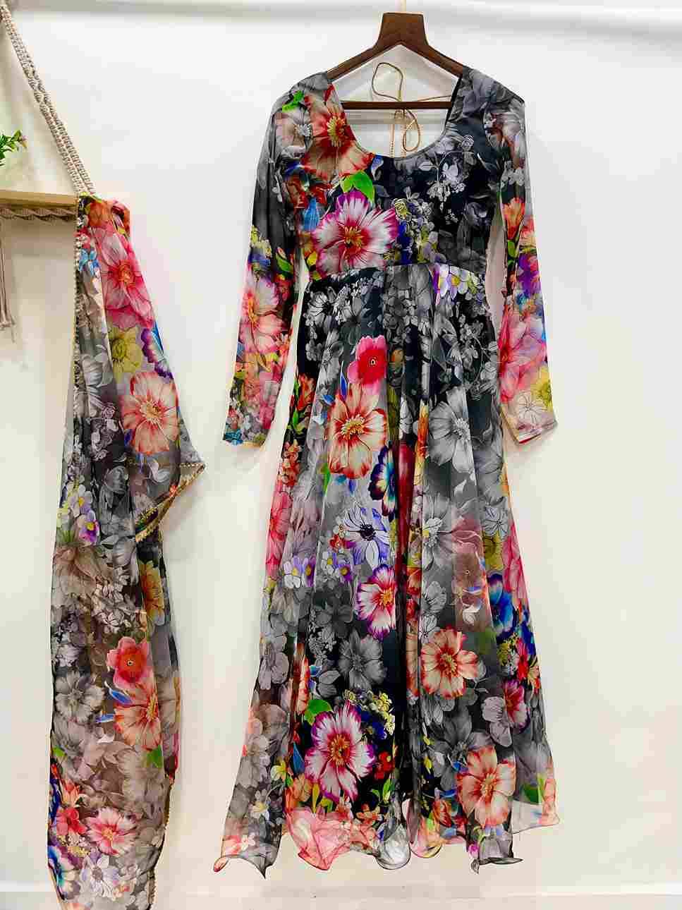 Mb-524 By Fashid Wholesale Beautiful Suits Colorful Stylish Fancy Casual Wear & Ethnic Wear Organza Tabby Silk Dresses At Wholesale Price