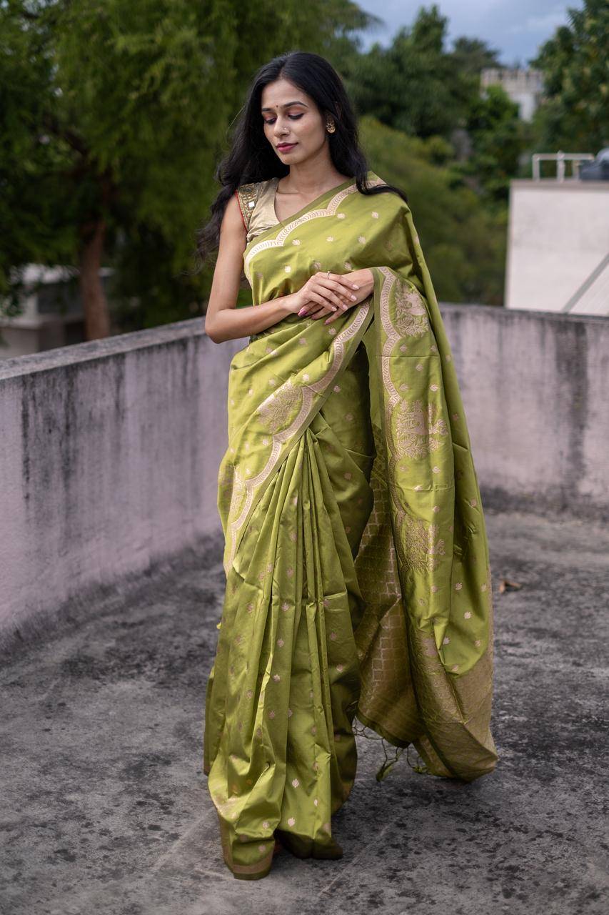 Vt-1023 By Fashid Wholesale 01 To 05 Series Indian Traditional Wear Collection Beautiful Stylish Fancy Colorful Party Wear & Occasional Wear Kanjivaram Silk Saree Sarees At Wholesale Price