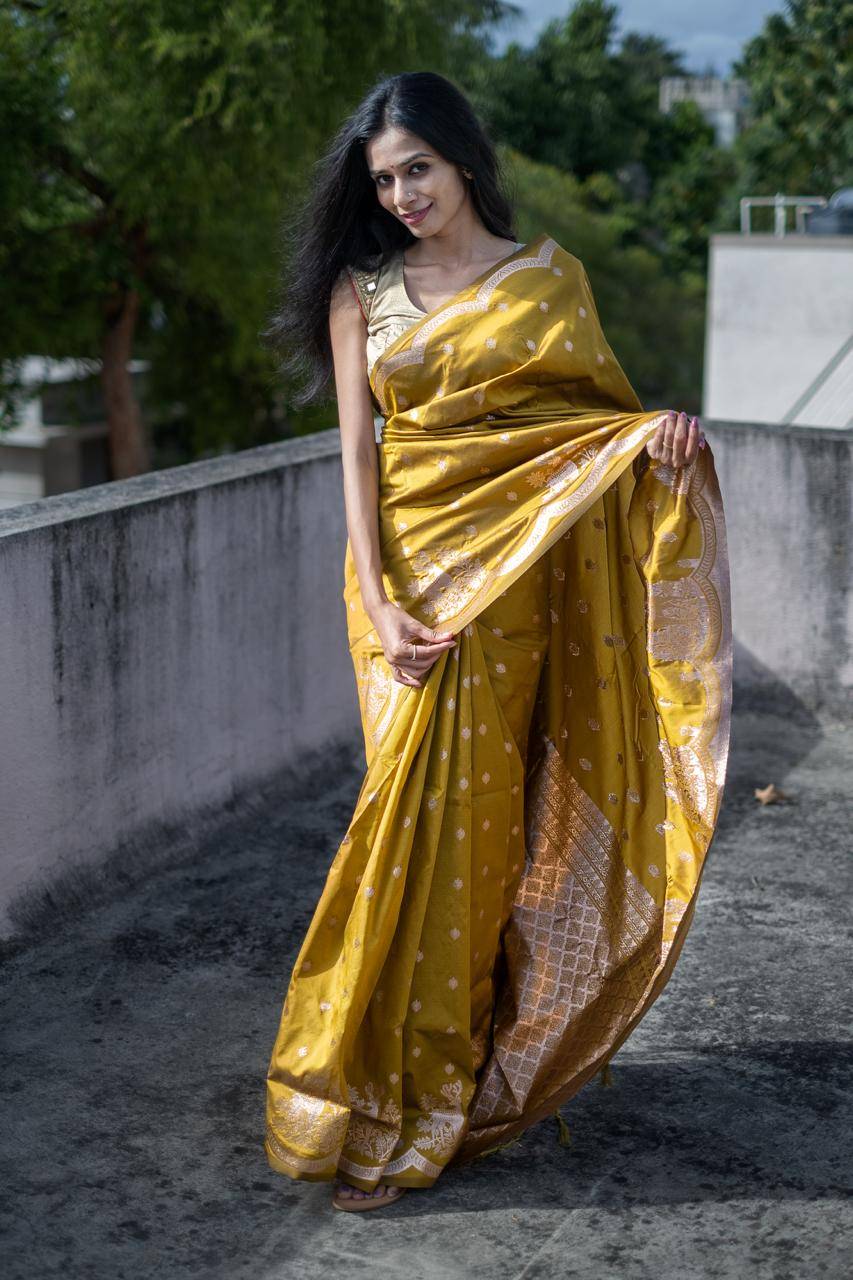 Vt-1023 By Fashid Wholesale 01 To 05 Series Indian Traditional Wear Collection Beautiful Stylish Fancy Colorful Party Wear & Occasional Wear Kanjivaram Silk Saree Sarees At Wholesale Price