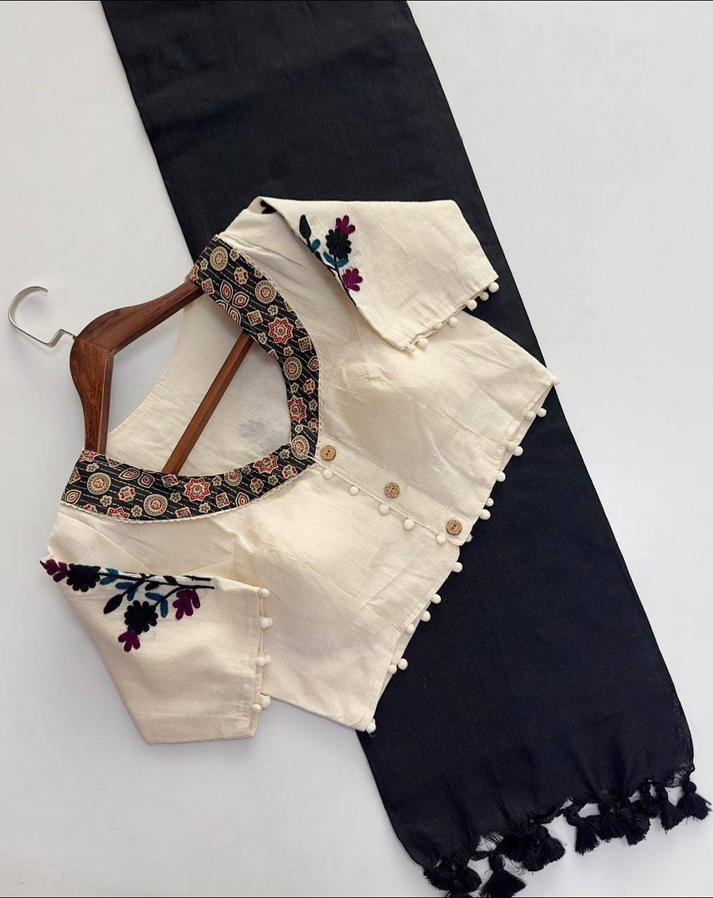 Vt-06 By Fashid Wholesale 01 To 09 Series Indian Traditional Wear Collection Beautiful Stylish Fancy Colorful Party Wear & Occasional Wear Khadi Cotton Sarees At Wholesale Price