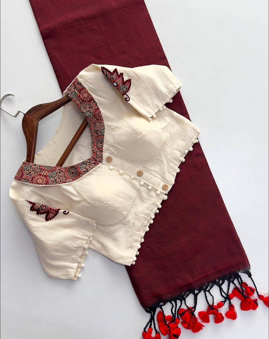 Vt-06 By Fashid Wholesale 01 To 09 Series Indian Traditional Wear Collection Beautiful Stylish Fancy Colorful Party Wear & Occasional Wear Khadi Cotton Sarees At Wholesale Price