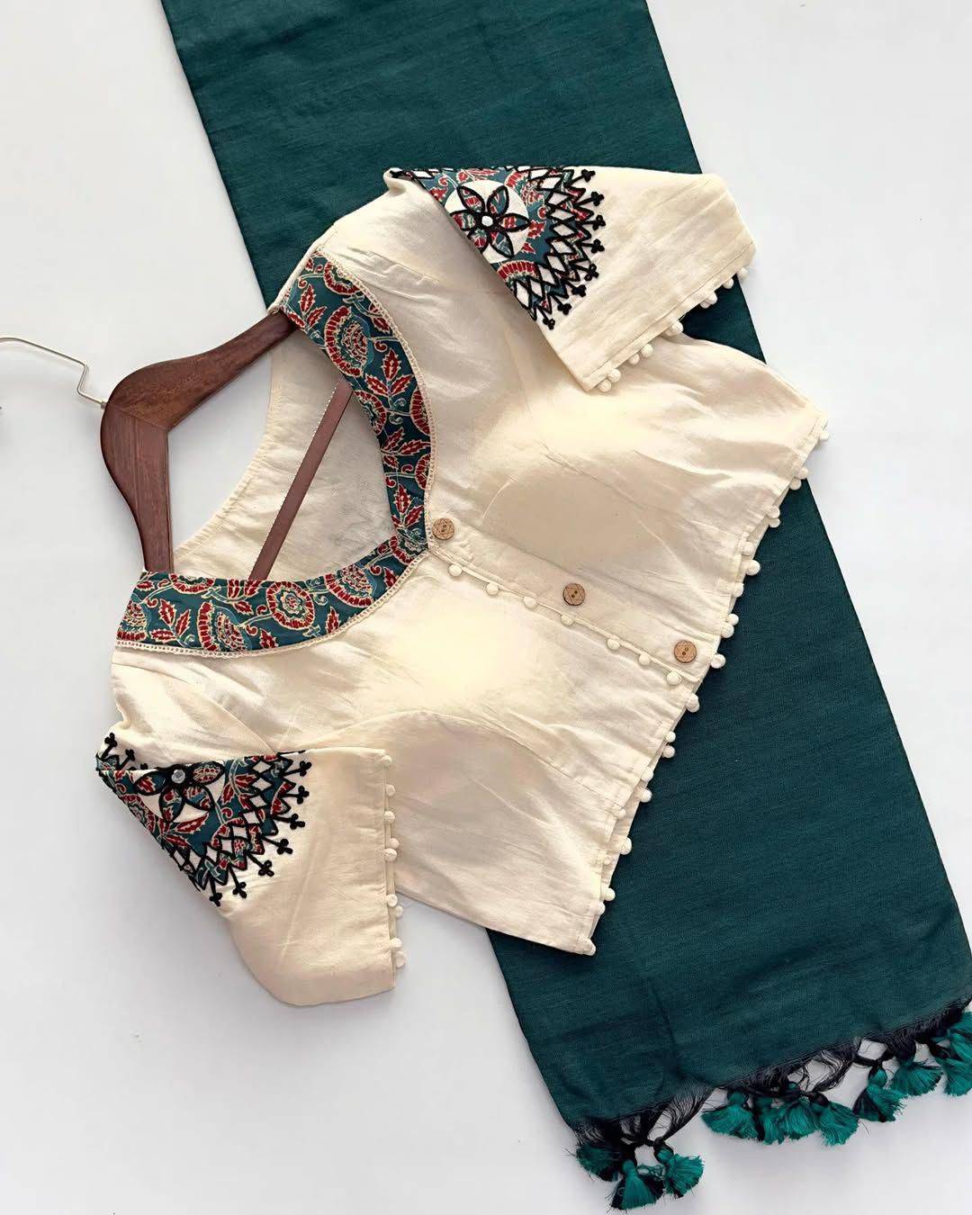 Vt-07 By Fashid Wholesale 01 To 06 Series Indian Traditional Wear Collection Beautiful Stylish Fancy Colorful Party Wear & Occasional Wear Khadi Cotton Sarees At Wholesale Price