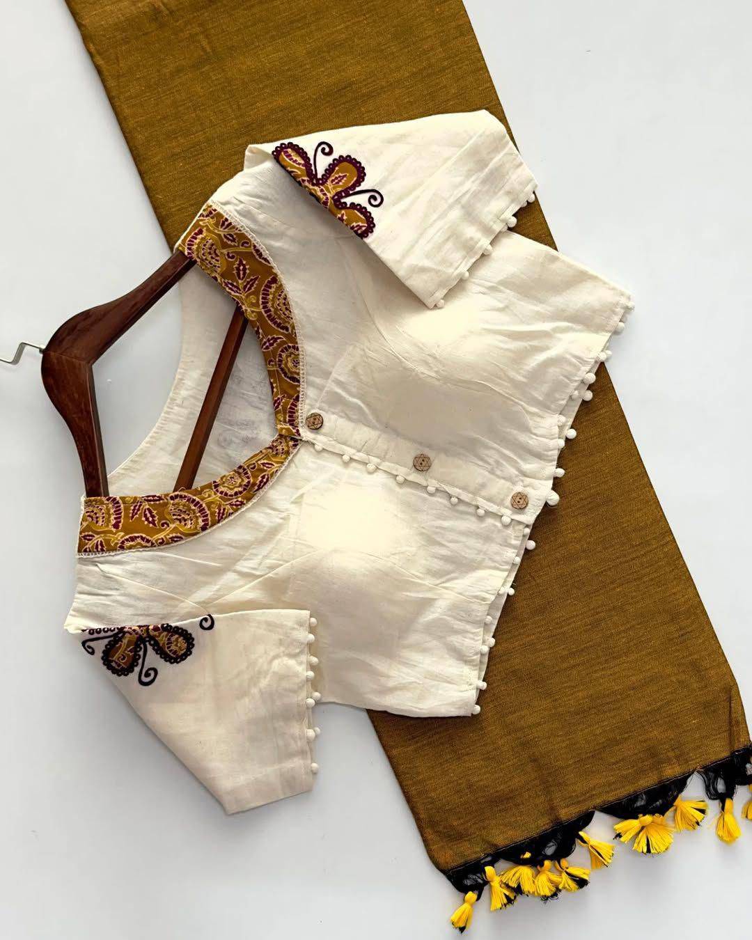 Vt-07 By Fashid Wholesale 01 To 06 Series Indian Traditional Wear Collection Beautiful Stylish Fancy Colorful Party Wear & Occasional Wear Khadi Cotton Sarees At Wholesale Price