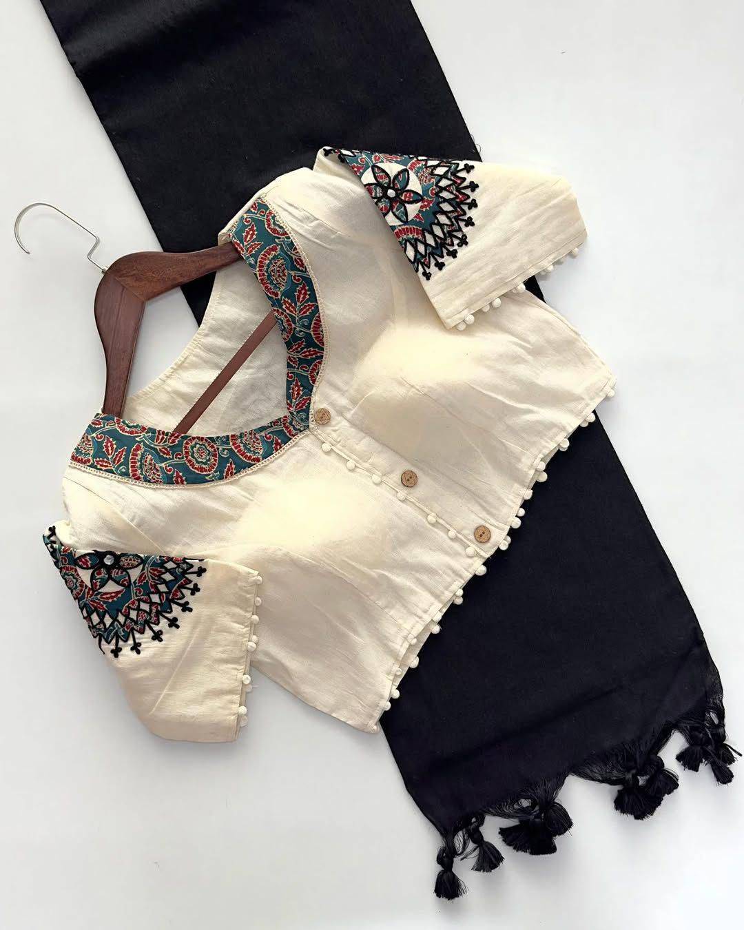 Vt-07 By Fashid Wholesale 01 To 06 Series Indian Traditional Wear Collection Beautiful Stylish Fancy Colorful Party Wear & Occasional Wear Khadi Cotton Sarees At Wholesale Price