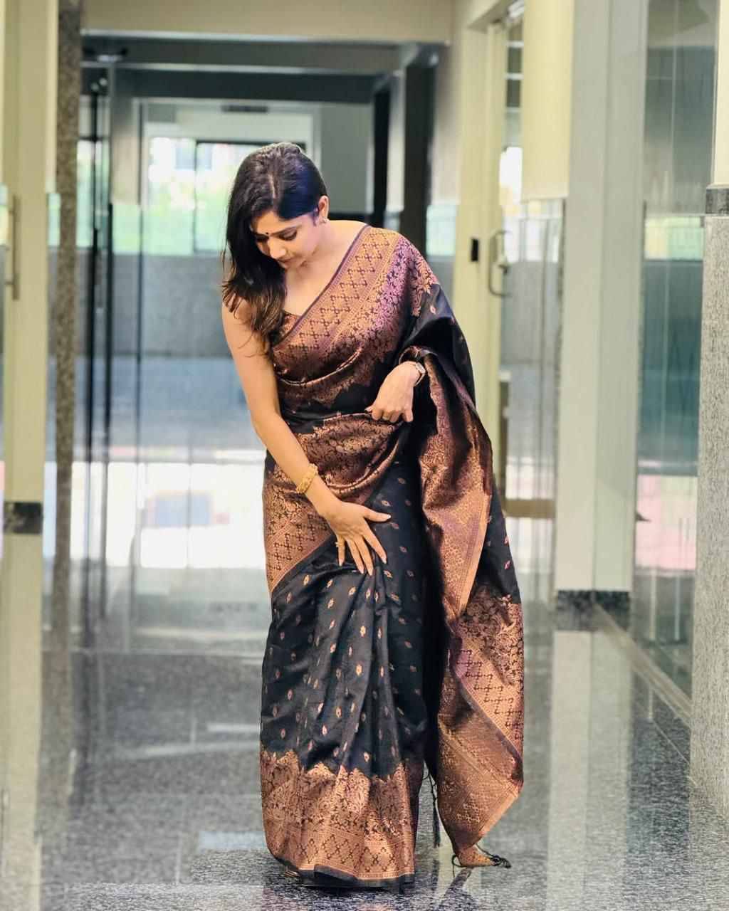 Kp-6048 By Fashid Wholesale Indian Traditional Wear Collection Beautiful Stylish Fancy Colorful Party Wear & Occasional Wear Lichi Silk Sarees At Wholesale Price