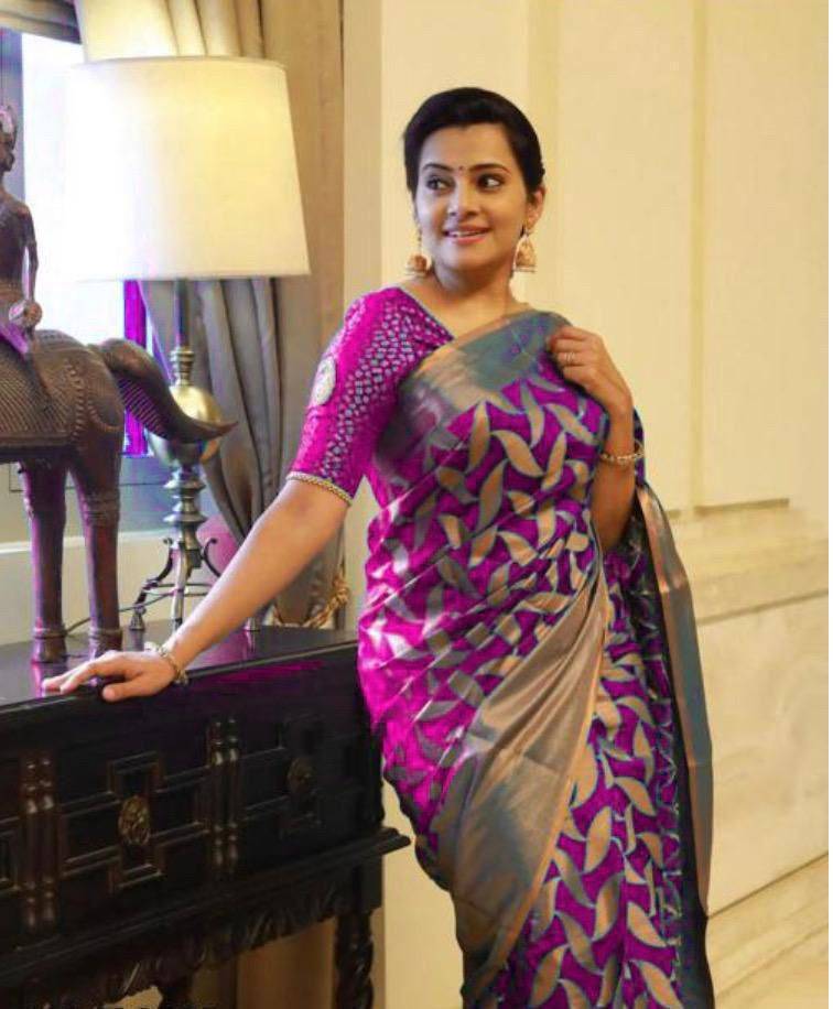 Kp-4057 By Fashid Wholesale 01 To 05 Series Indian Traditional Wear Collection Beautiful Stylish Fancy Colorful Party Wear & Occasional Wear Soft Lichi Silk Sarees At Wholesale Price