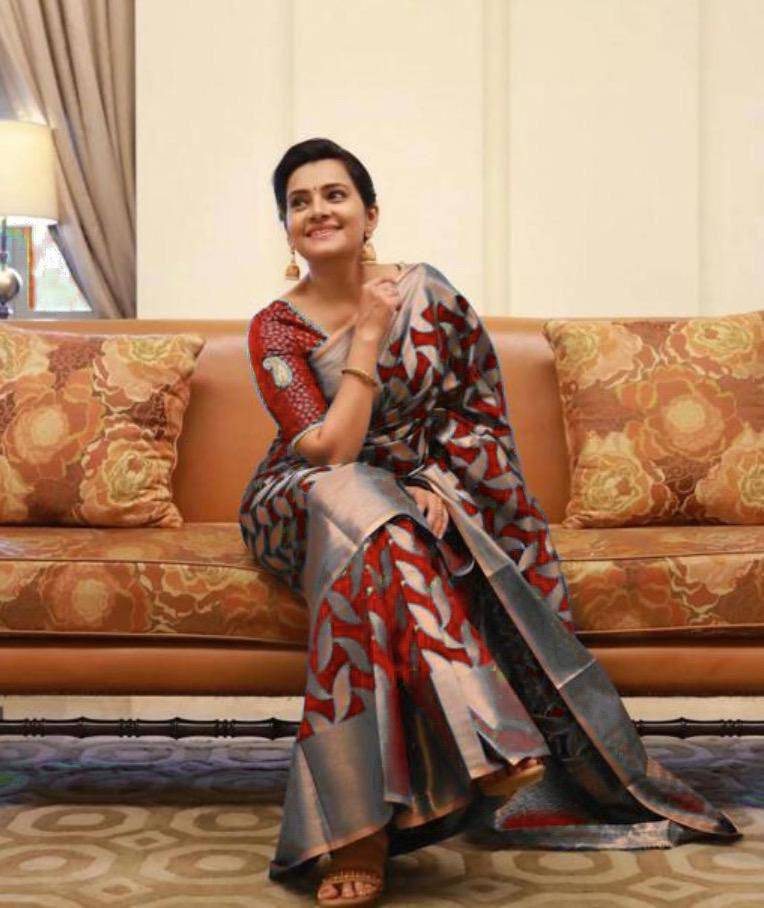 Kp-4057 By Fashid Wholesale 01 To 05 Series Indian Traditional Wear Collection Beautiful Stylish Fancy Colorful Party Wear & Occasional Wear Soft Lichi Silk Sarees At Wholesale Price