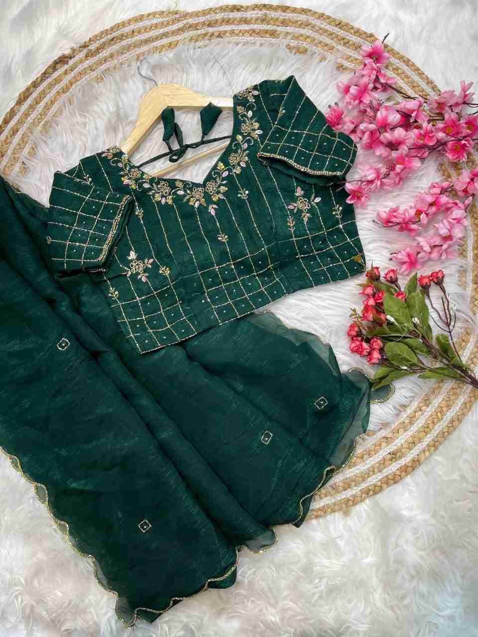 Vd-Varuni By Fashid Wholesale 01 To 06 Series Indian Traditional Wear Collection Beautiful Stylish Fancy Colorful Party Wear & Occasional Wear Pure Soft Crunchy Silk Sarees At Wholesale Price