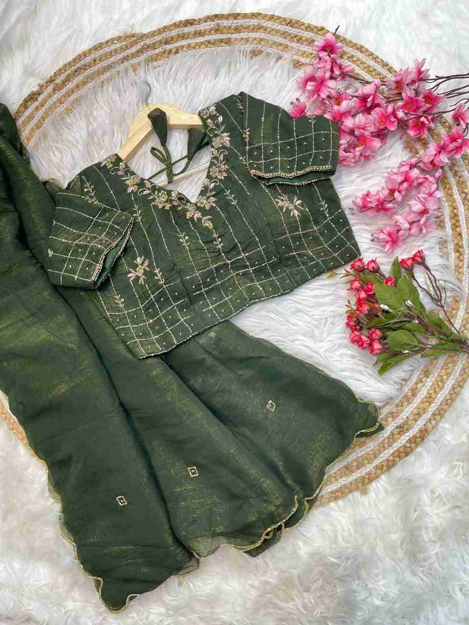 Vd-Varuni By Fashid Wholesale 01 To 06 Series Indian Traditional Wear Collection Beautiful Stylish Fancy Colorful Party Wear & Occasional Wear Pure Soft Crunchy Silk Sarees At Wholesale Price