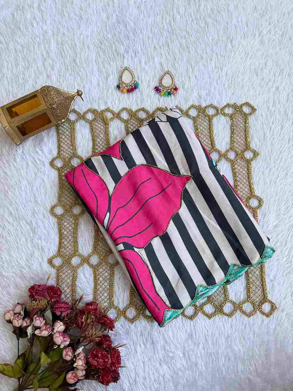 Vt-1028 By Fashid Wholesale Indian Traditional Wear Collection Beautiful Stylish Fancy Colorful Party Wear & Occasional Wear Pure Chinnon Silk Sarees At Wholesale Price