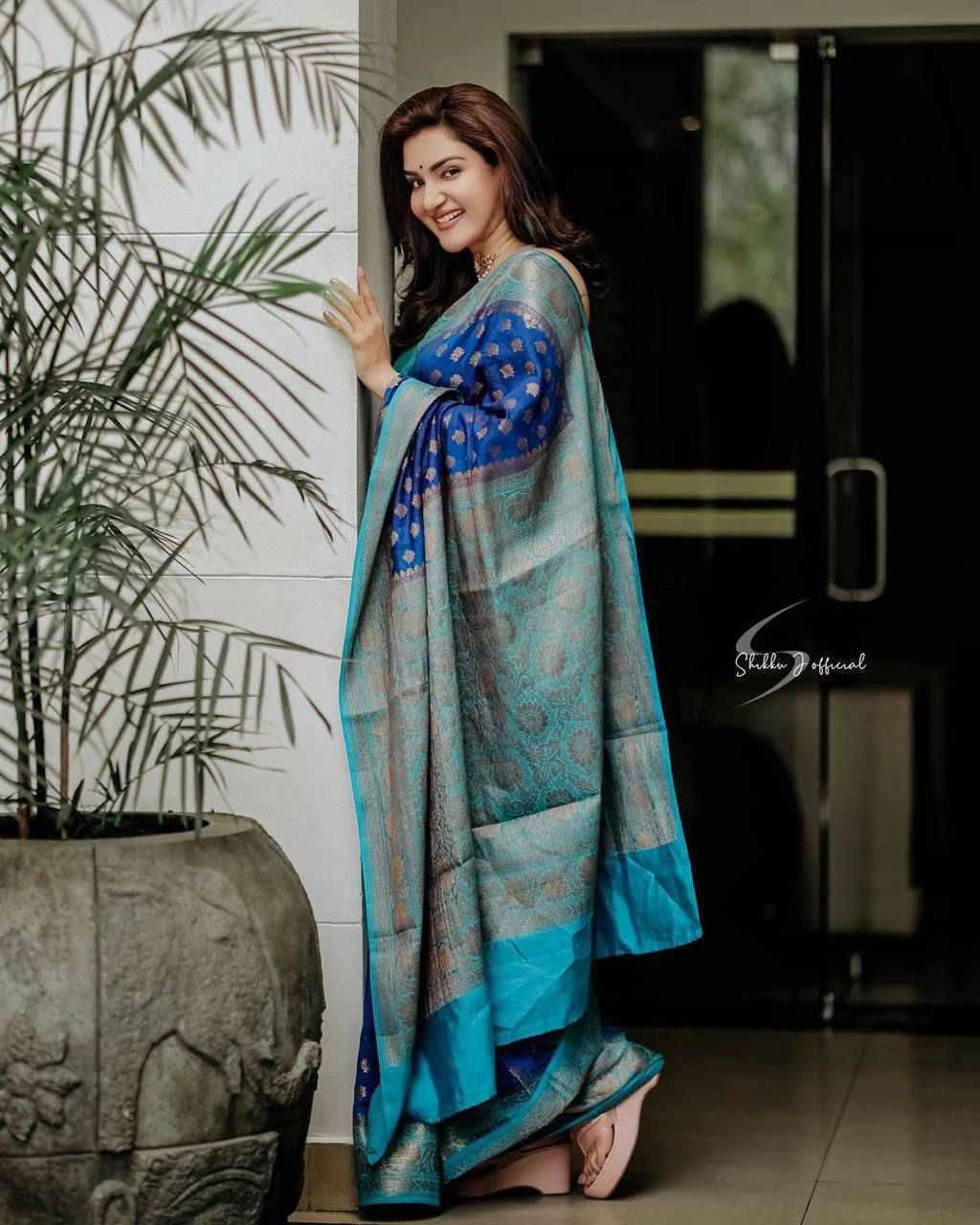 Kp-5012 By Fashid Wholesale Indian Traditional Wear Collection Beautiful Stylish Fancy Colorful Party Wear & Occasional Wear Soft Lichi Silk Sarees At Wholesale Price