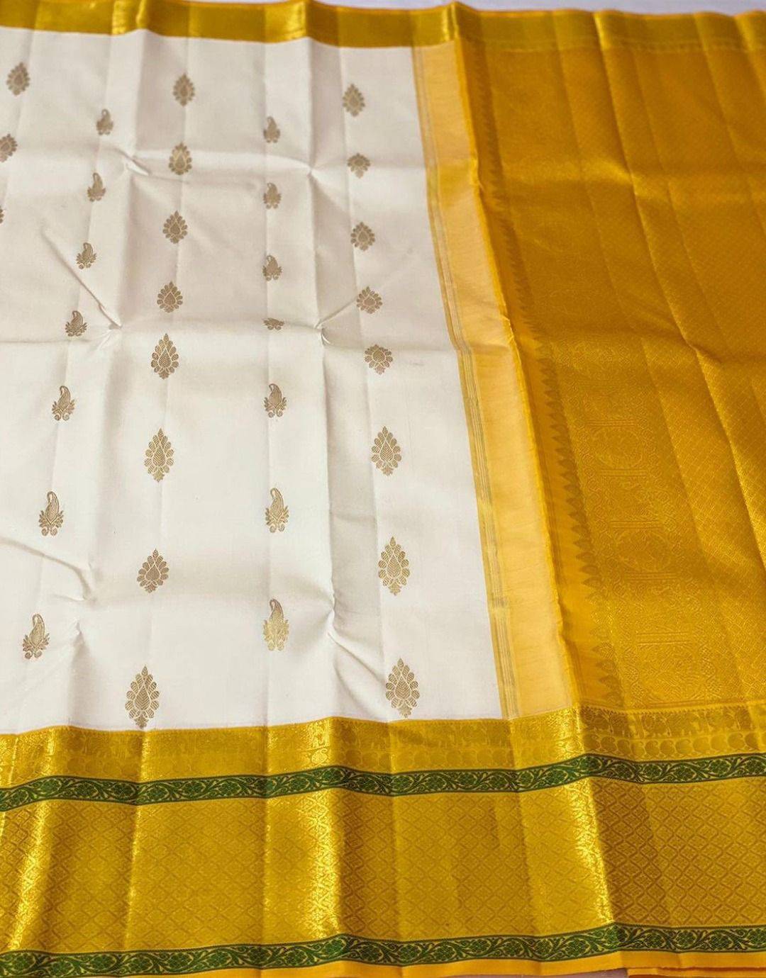 Kp-5029 By Fashid Wholesale Indian Traditional Wear Collection Beautiful Stylish Fancy Colorful Party Wear & Occasional Wear Soft Lichi Silk Sarees At Wholesale Price