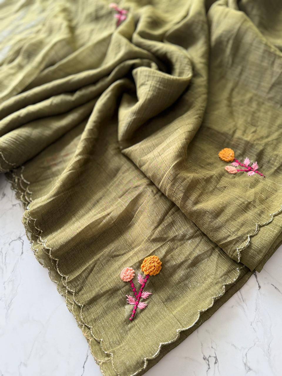 Vt-8162 By Fashid Wholesale 01 To 03 Series Indian Traditional Wear Collection Beautiful Stylish Fancy Colorful Party Wear & Occasional Wear Crunchy Silk Sarees At Wholesale Price