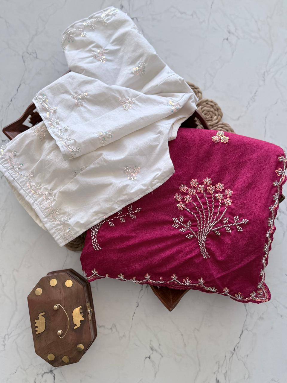 Vt-Avatar By Fashid Wholesale 01 To 03 Series Indian Traditional Wear Collection Beautiful Stylish Fancy Colorful Party Wear & Occasional Wear Crunchy Sarees At Wholesale Price