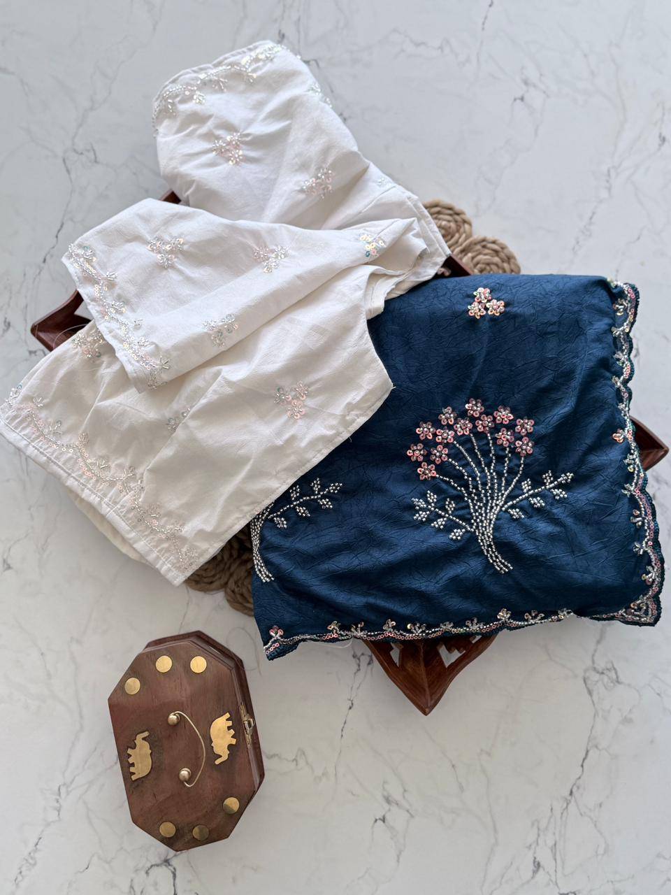 Vt-Avatar By Fashid Wholesale 01 To 03 Series Indian Traditional Wear Collection Beautiful Stylish Fancy Colorful Party Wear & Occasional Wear Crunchy Sarees At Wholesale Price