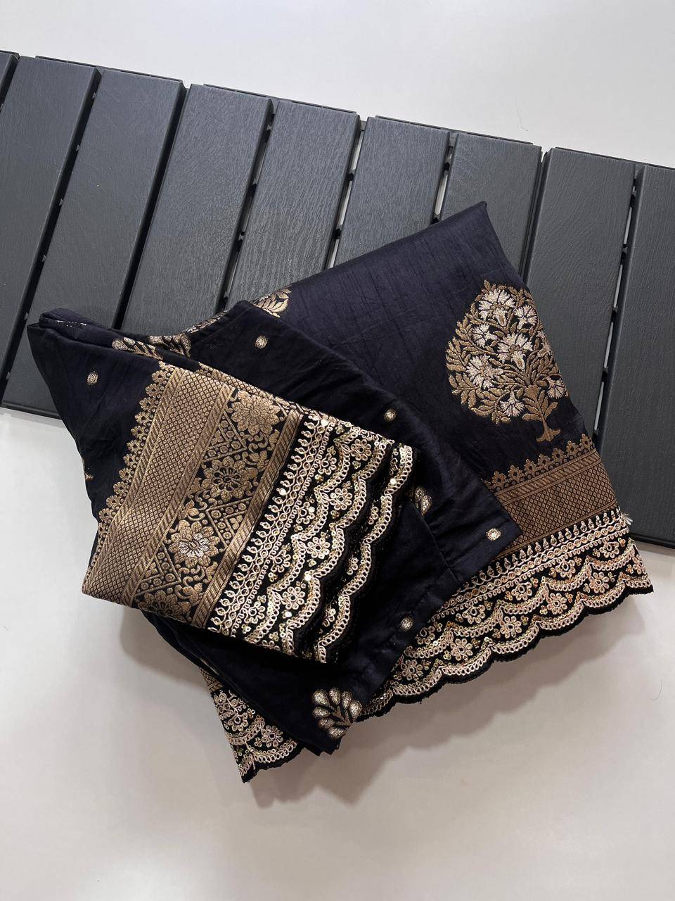 Vt-Dola By Fashid Wholesale 01 To 04 Series Indian Traditional Wear Collection Beautiful Stylish Fancy Colorful Party Wear & Occasional Wear Pure Banarasi Pattu Sarees At Wholesale Price