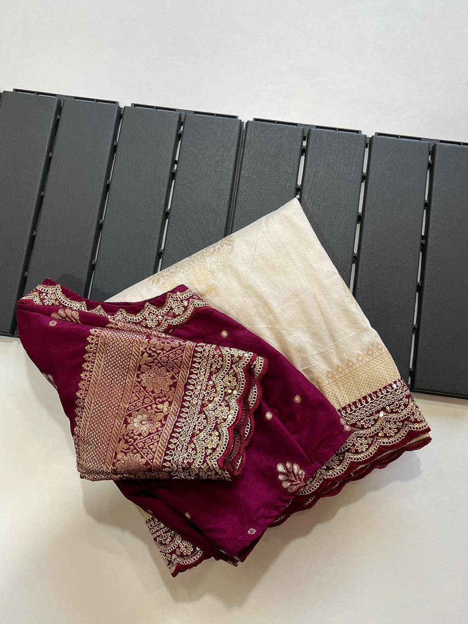 Vt-Dola By Fashid Wholesale 01 To 04 Series Indian Traditional Wear Collection Beautiful Stylish Fancy Colorful Party Wear & Occasional Wear Pure Banarasi Pattu Sarees At Wholesale Price