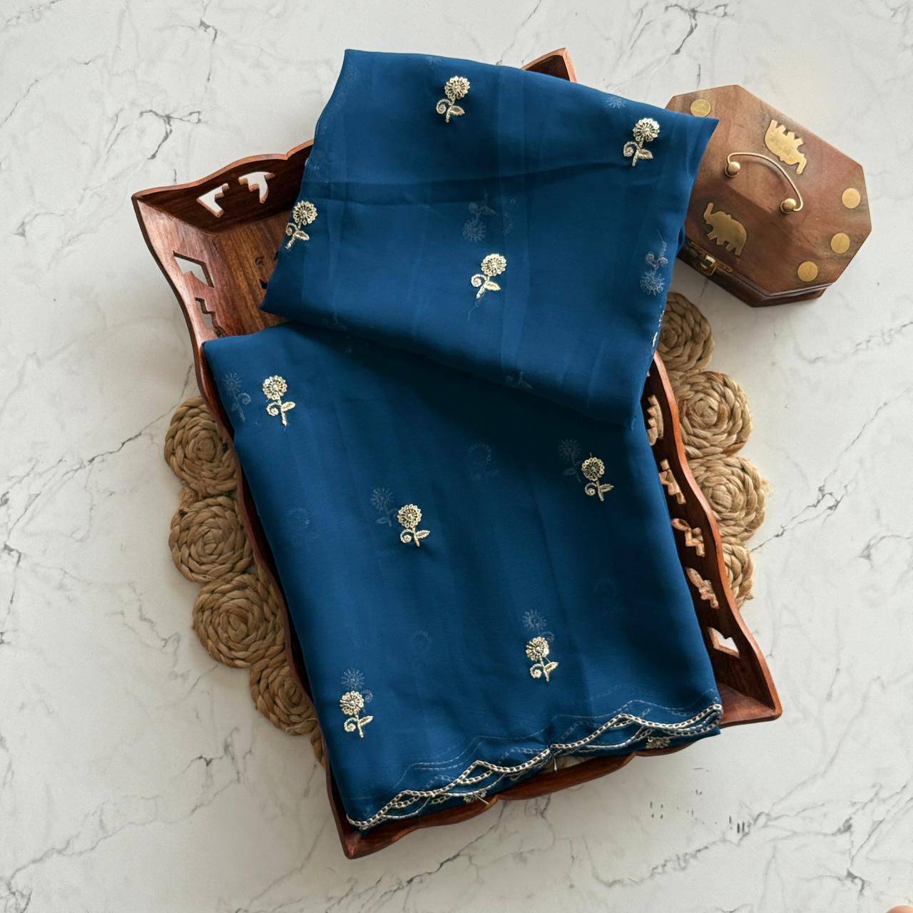 Vt-5017 By Fashid Wholesale 01 To 10 Series Beautiful Stylish Festive Suits Fancy Colorful Casual Wear & Ethnic Wear & Ready To Wear Soft Georgette Sarees At Wholesale Price