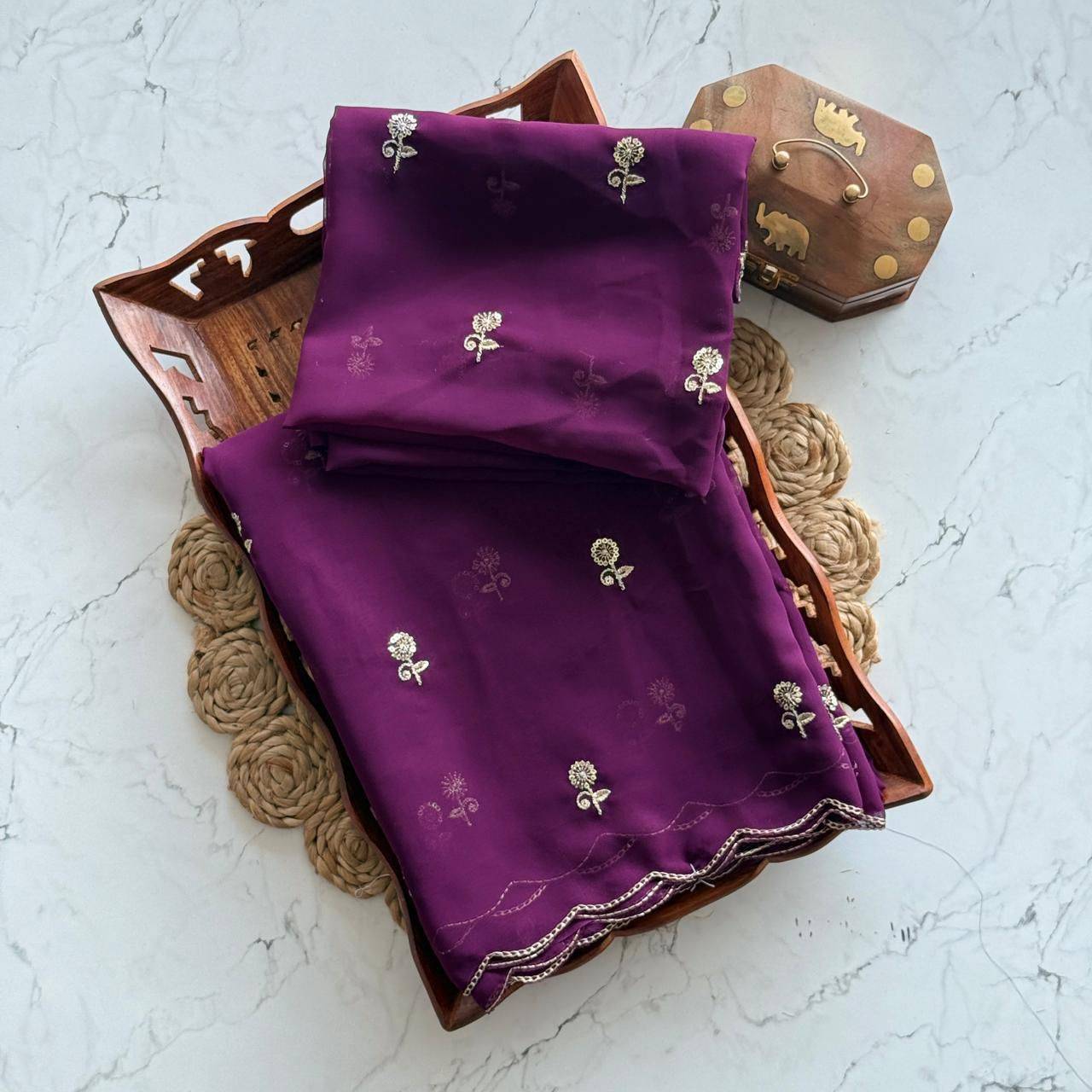 Vt-5017 By Fashid Wholesale 01 To 10 Series Beautiful Stylish Festive Suits Fancy Colorful Casual Wear & Ethnic Wear & Ready To Wear Soft Georgette Sarees At Wholesale Price