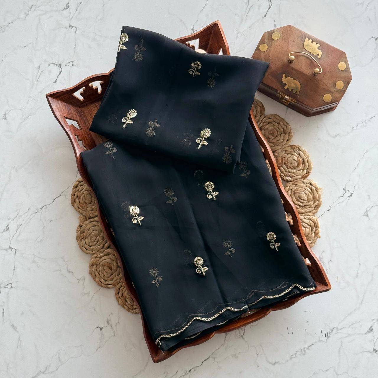 Vt-5017 By Fashid Wholesale 01 To 10 Series Beautiful Stylish Festive Suits Fancy Colorful Casual Wear & Ethnic Wear & Ready To Wear Soft Georgette Sarees At Wholesale Price