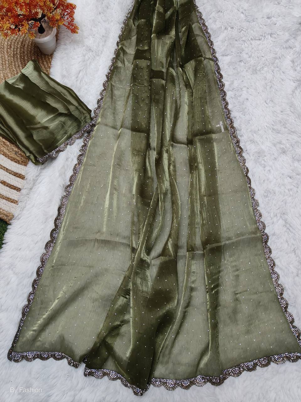 Vs-Minaxi By Fashid Wholesale 01 To 05 Series Indian Traditional Wear Collection Beautiful Stylish Fancy Colorful Party Wear & Occasional Wear Pure Jimmy Choo Sarees At Wholesale Price